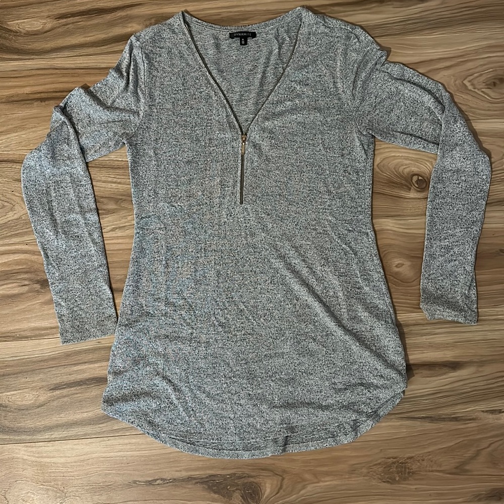 Dynamite knit top with front zipper